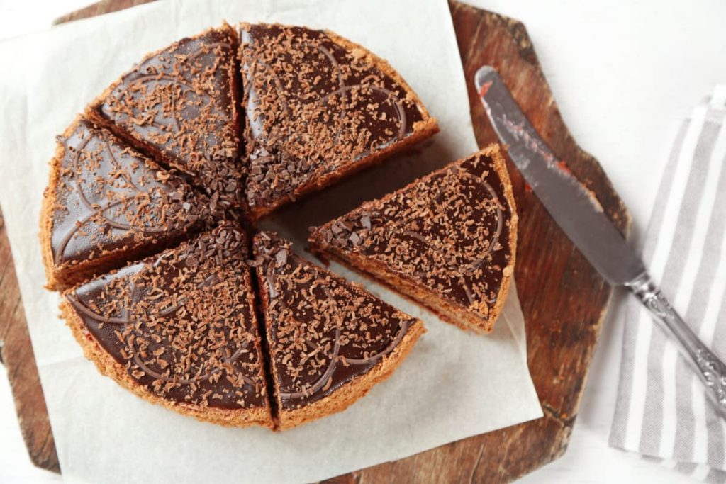 Veja como fazer torta de biscoito