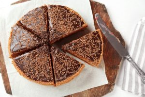 Veja como fazer torta de biscoito
